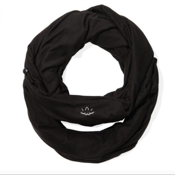 Beyond Yoga Infinity Scarf with Hidden Pocket One Size NWT - Picture 1 of 6